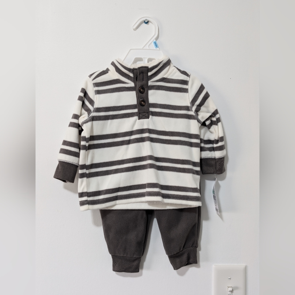 Carter's fleece sweater and pants set size 6 mo